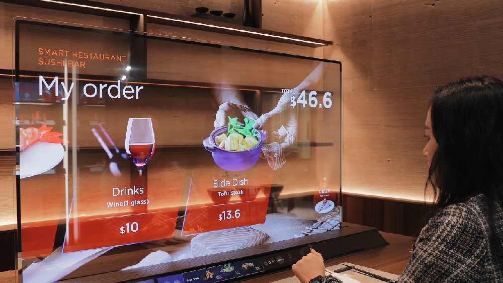 探秘未来科技：OLED透明屏在多领域颠覆传统